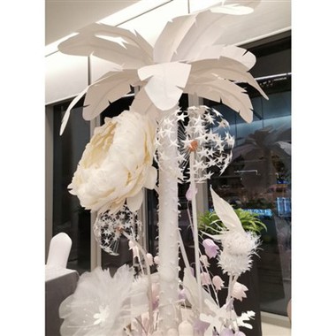 Велики папирнати кокосово дрво